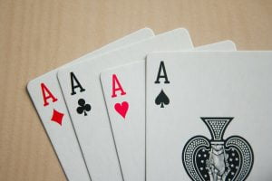 【ライブカジノ】ポーカー以外にも楽しめるカードゲームは？