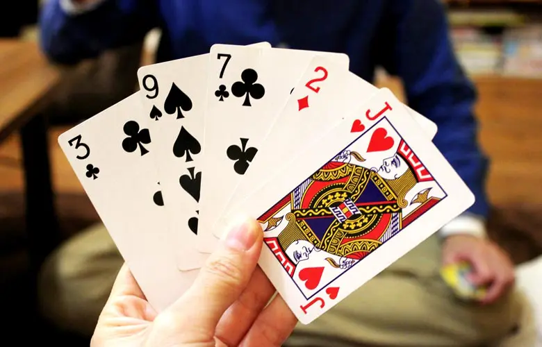 【トランプ】大富豪の公式ルールは？カードの強さや役の種類も徹底解説！